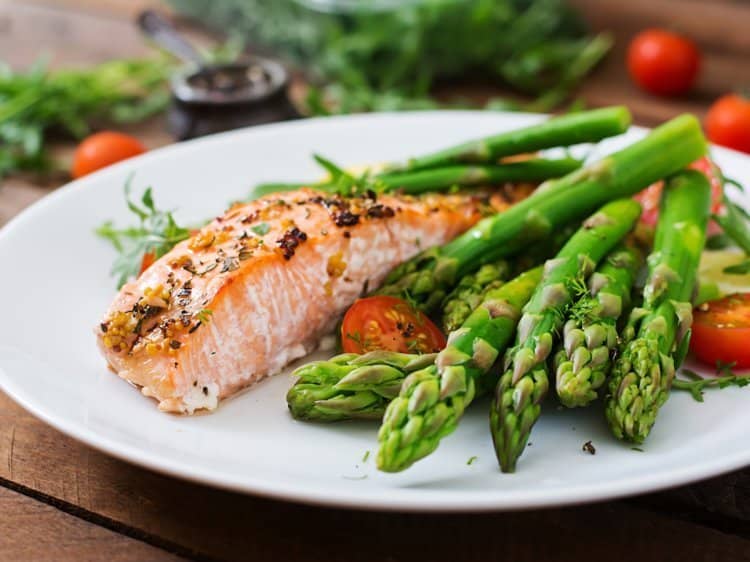 healthy salmon and asparagus dinner
